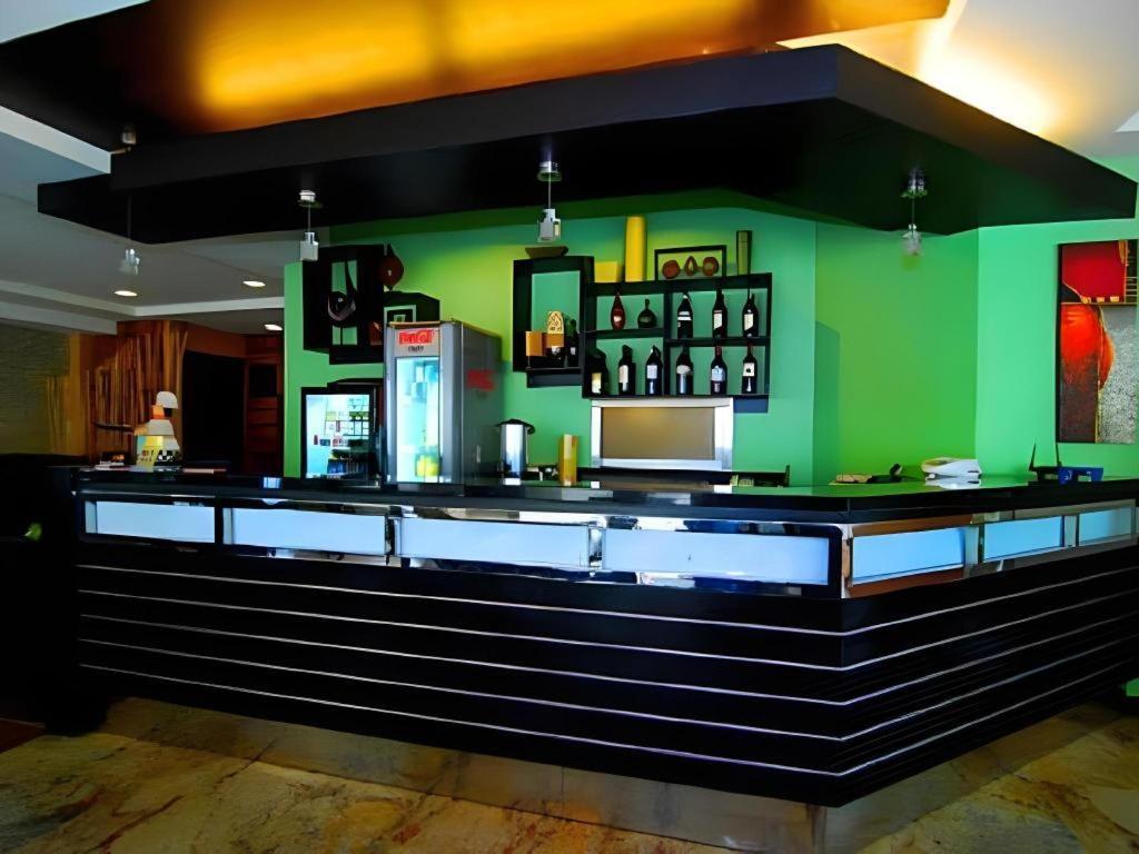 Mo2 Westown Hotel San Juan Bacolod Esterno foto