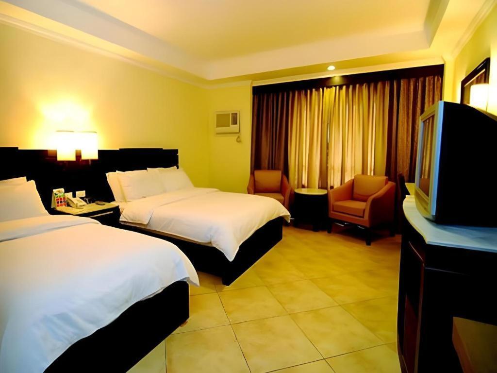 Mo2 Westown Hotel San Juan Bacolod Esterno foto