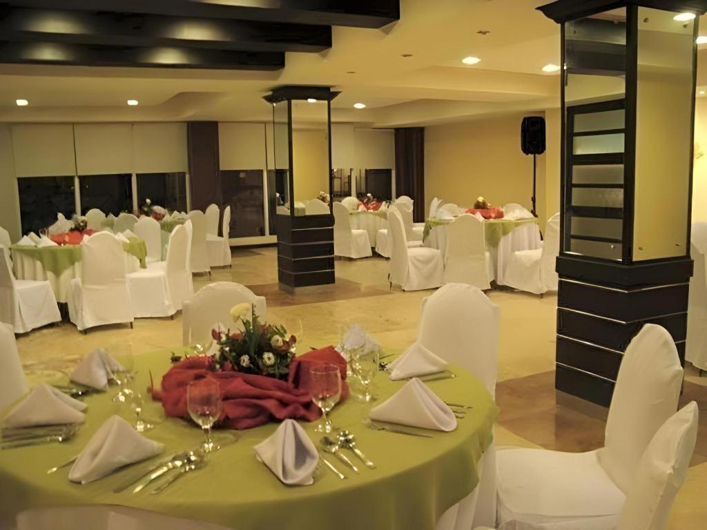 Mo2 Westown Hotel San Juan Bacolod Esterno foto
