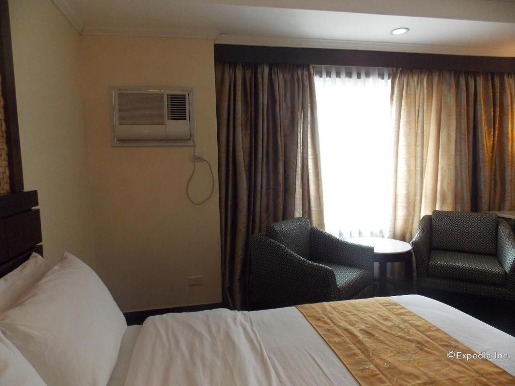 Mo2 Westown Hotel San Juan Bacolod Esterno foto
