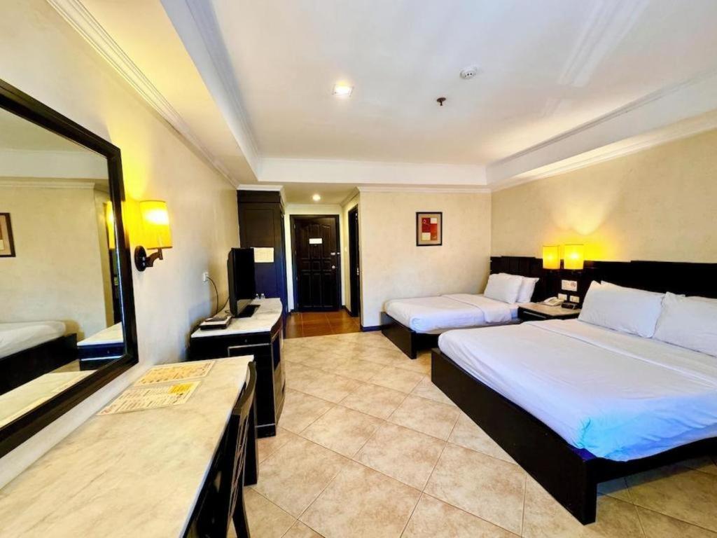 Mo2 Westown Hotel San Juan Bacolod Esterno foto