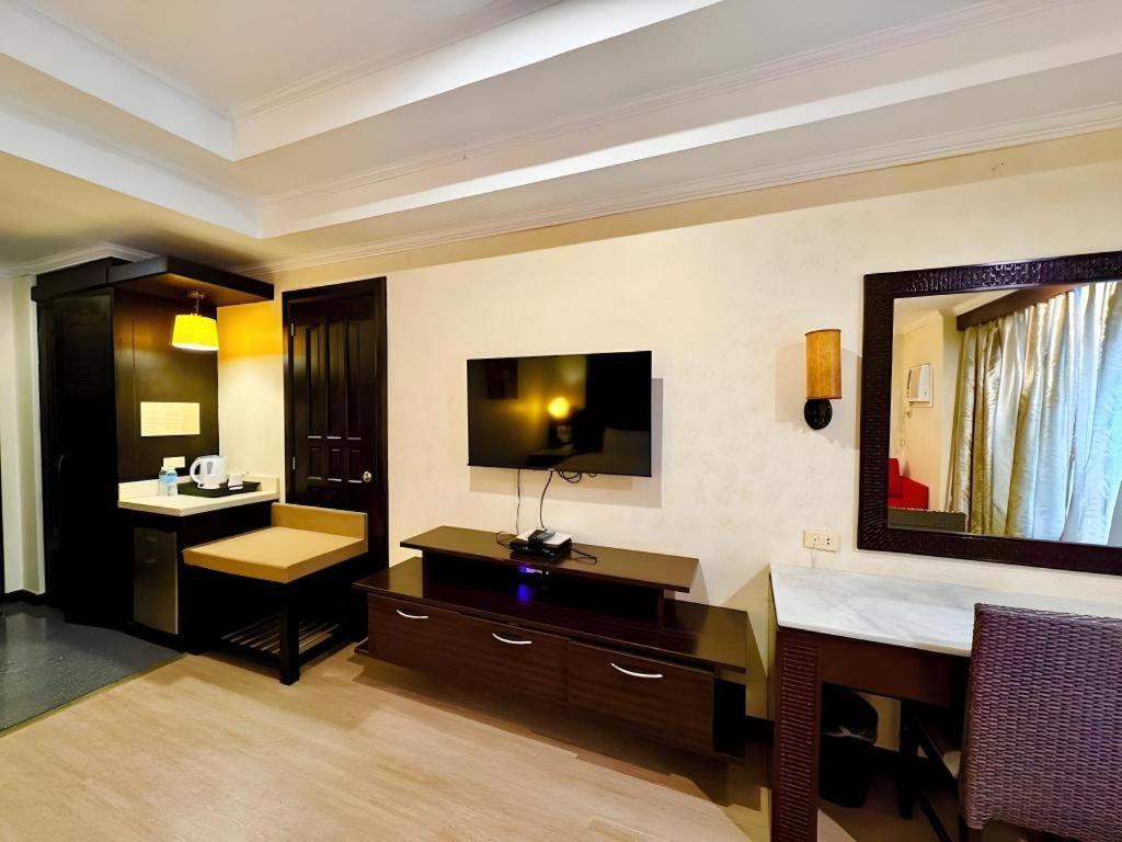 Mo2 Westown Hotel San Juan Bacolod Esterno foto