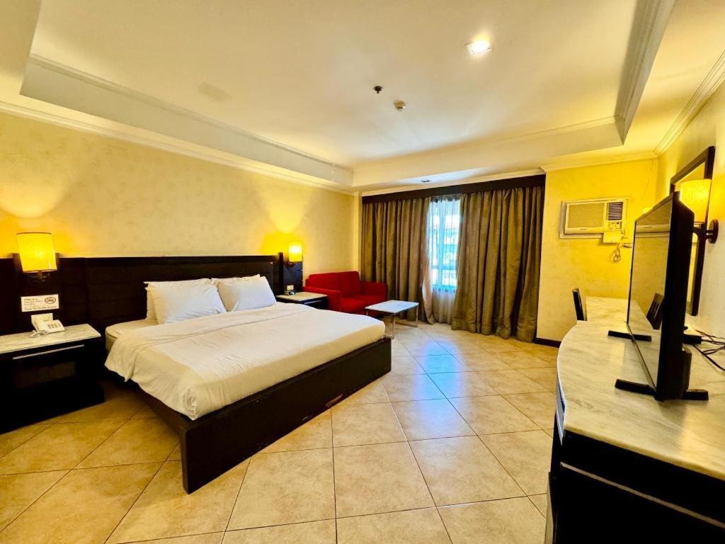 Mo2 Westown Hotel San Juan Bacolod Esterno foto